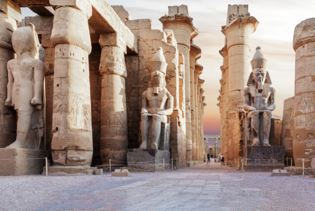 Privater Tagesausflug nach Luxor | Tal der Könige, Nil-Bootsfahrt & Tempel-Tour